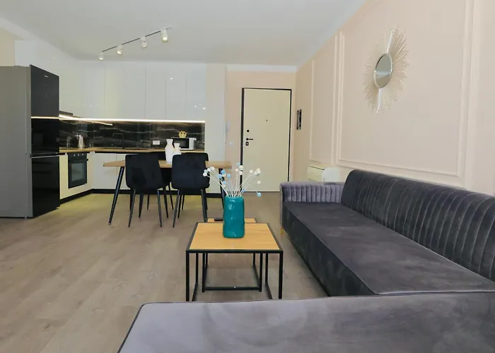 Miku Apartment - Captivating 3 Bedroom At Olympic Residence