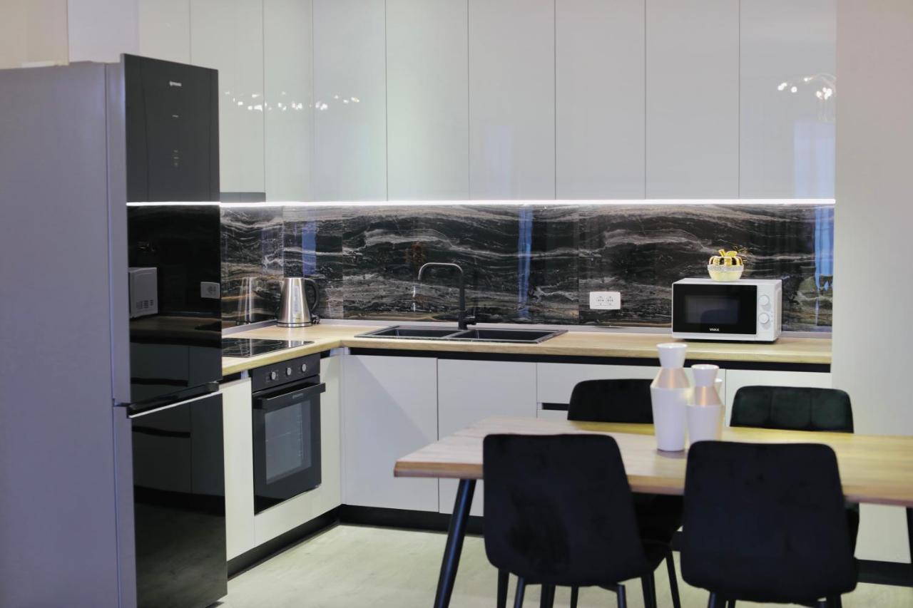 Miku - Captivating 3 Bedroom At Olympic