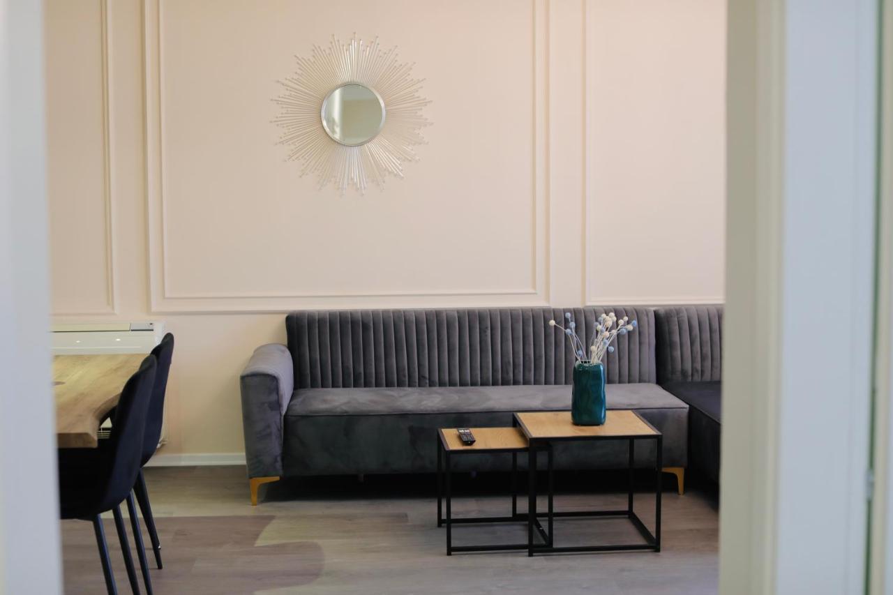 Miku - Captivating 3 Bedroom At Olympic Apartment Tirana
