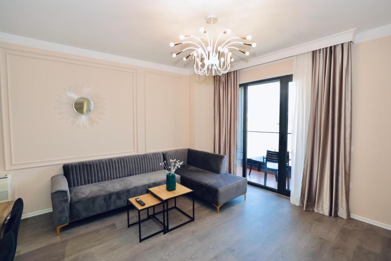Miku - Captivating 3 Bedroom At Olympic Apartment