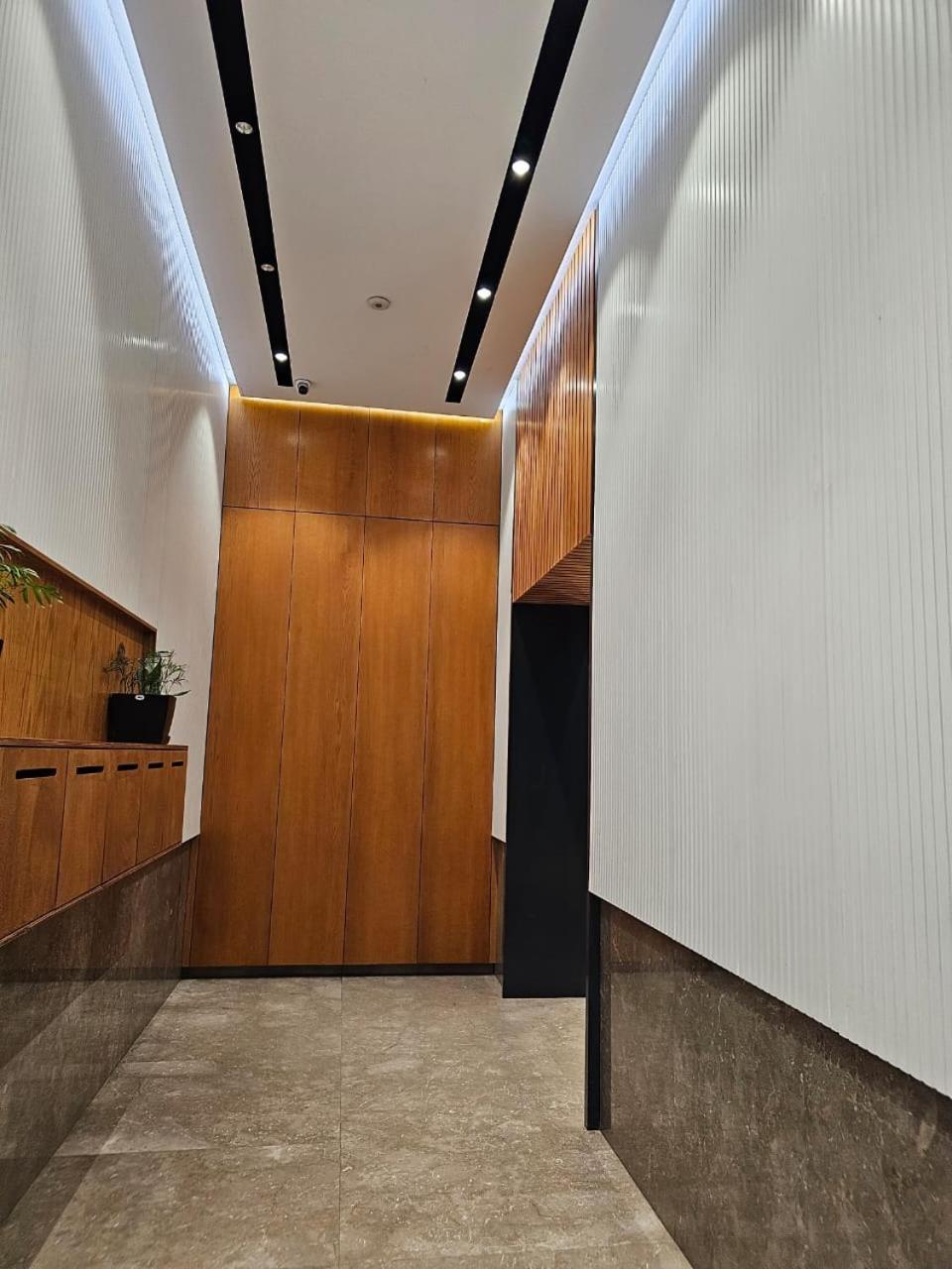 Apartment Miku - Captivating 3 Bedroom At Olympic